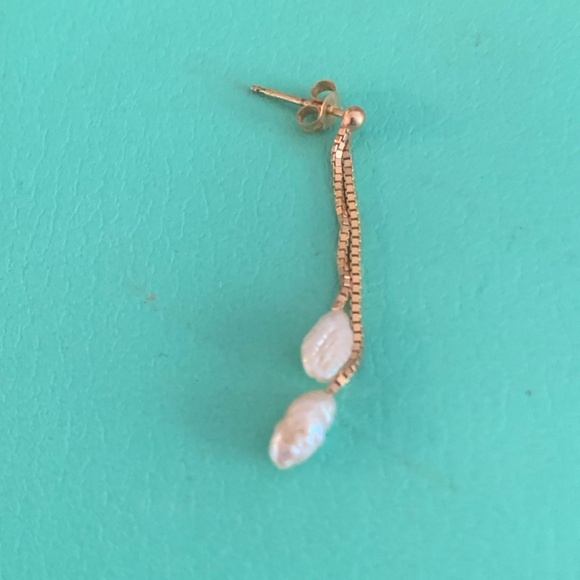 14 K Gold Baroque Pearl Drop Earring - Picture 2 of 4